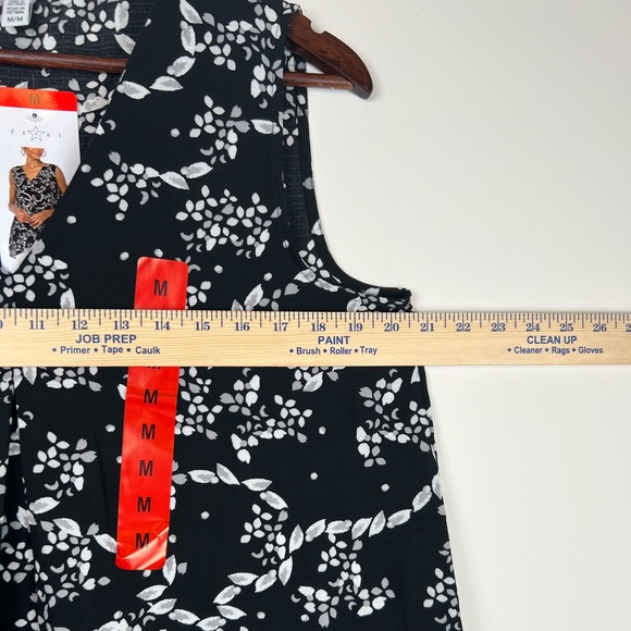 NWT Fever High Low Floral Top Women Size M Black White V-Neck Sleeveless 0262 - Picture 5 of 7